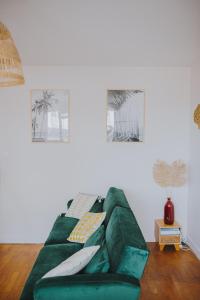 Χώρος καθιστικού στο Le Côte Ouest - 2 Bedroom Apartment with Garage