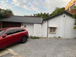 Hoone, kus külalistemaja asub