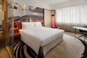 Katil atau katil-katil dalam bilik di The Park Lane Hong Kong, Autograph Collection