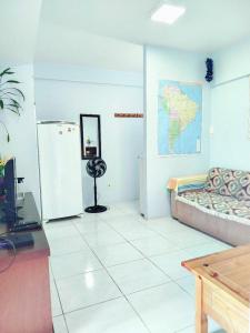 Kuchyň nebo kuchyňský kout v ubytování Apartamento no centro do Florianópolis. todos os móveis e ventiladores, Wi-Fi, cozinha completa, Acomoda até 4 pessoas. No coração de Florianópolis perto de tudo! Desfrute do centro e trapeche de beiramar norte de Floripa com uma bela caminhada .