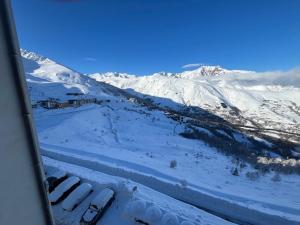STUDIO SUR PISTES direct face rassemblement écoles de skis classé 3 Etoiles 4 Couchages COSY v zime + 5 fotografií