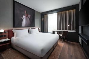 Letto o letti in una camera di Radisson RED Galway