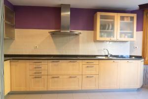 Kuchnia lub aneks kuchenny w obiekcie EARRA - Villa Eki - 2 garajes, playa a 7 min a pie