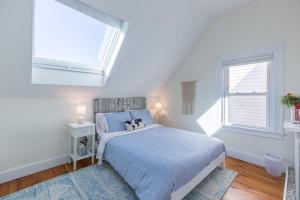 Voodi või voodid majutusasutuse A Peaceful Oasis on Munjoy Hill - 3BR Cottage & Parking toas