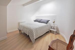 En eller flere senge i et værelse på La Galerie Pornic - Maison Cedre