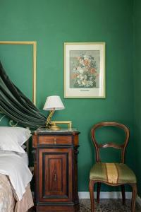 A bed or beds in a room at La Foresteria di Palazzo Picedi Benettini