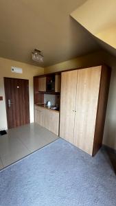 Η κουζίνα ή μικρή κουζίνα στο One-room apartment with a view of the High Tatras B 405