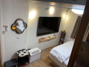 Televiisor ja/või meelelahutuskeskus majutusasutuses 內之島旅宿 House