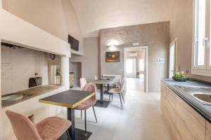 a kitchen and dining room with a table and chairs at Relais Ena in Gallipoli