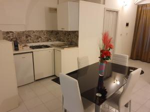 Kuchyň nebo kuchyňský kout v ubytování La Dimora del Conte By il Nido Di Edera