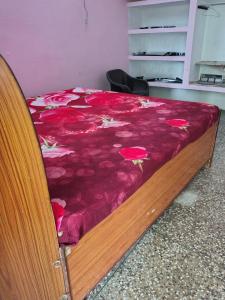 Postel nebo postele na pokoji v ubytování Mahakumbh 2025