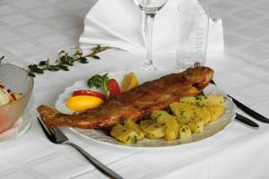 Jedzenie w pensjonacie lub w pobliżu