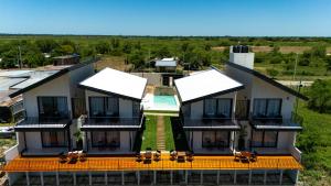 an aerial view of a building with a balcony at Apart Ogaraity Hotel in Goya