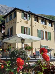 a building with a white umbrella in front of it at Appartamenti Via Monte Braulio 19 in Bormio +61 photos
