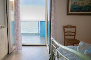 Χώρος καθιστικού στο MiLu'Seaview Ampia casa vista mare