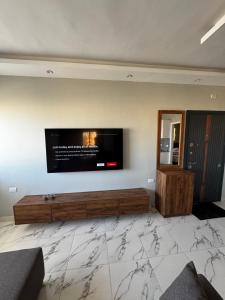 TV a/nebo společenská místnost v ubytování Seaside Serenity Apartment