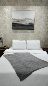 Uma cama ou camas num quarto em Mactan Reihenhaeuser
