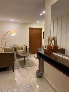 Posezení v ubytování Skyluxe 2 Chic 1Bedroom w Rooftop Club N Pool Access