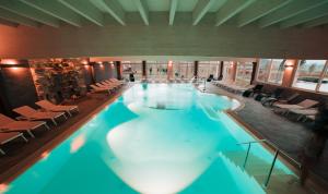 Bazén v ubytování Garda Residence San Vigilio Golf nebo v jeho okolí