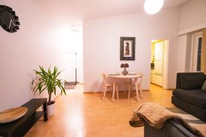 Et opholdsområde på Peaceful Stay - Near Kaari Mall, 5 Min To Train