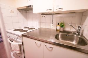 Køkken eller tekøkken på Peaceful Stay - Near Kaari Mall, 5 Min To Train + 71 billeder