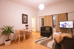 Et tv og/eller underholdning på Peaceful Stay - Near Kaari Mall, 5 Min To Train