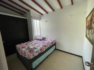 Ένα ή περισσότερα κρεβάτια σε δωμάτιο στο Apartasol privado Santa Fe de Antioquia +15 φωτογραφίες