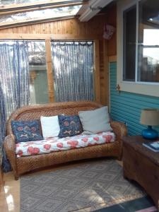 Posezení v ubytování Bohemian Bamboo Hideaway