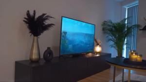 Μια τηλεόραση ή/και κέντρο ψυχαγωγίας στο Chic 1 Bed Apartment, Leeds City Centre