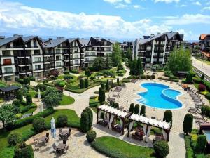 Bazén v ubytování Cozy apartmen with Mountain view nebo v jeho okolí