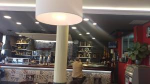 Lounge nebo bar v ubytování Hotel Los Bartolos