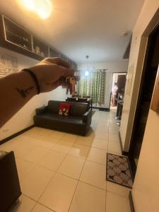 Χώρος καθιστικού στο Arista Place Condo 2 bedroom unit