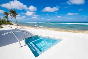 Gallery image of Halcyon Point - Brand New Beach House with Pool, Hot Tub, and Tanning Terrace in Old Man Bay