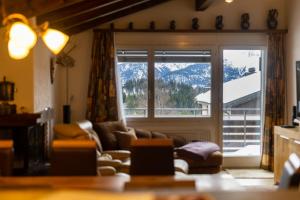Posezení v ubytování Alpenblick Loft neben Skilift in Amden Arvenbüel