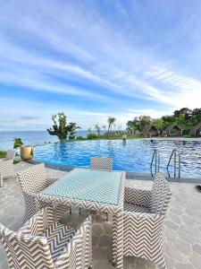 La alberca dentro o cerca de SeaBu Properties