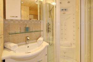 Koupelna v ubytování Ferienwohnung Chalet Püzji