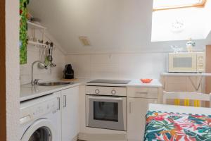 A kitchen or kitchenette at Casa de Playa en Somo Centro