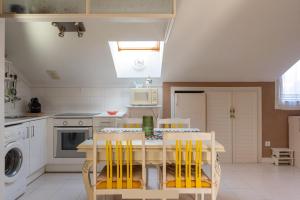A kitchen or kitchenette at Casa de Playa en Somo Centro