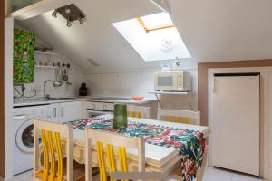 A kitchen or kitchenette at Casa de Playa en Somo Centro