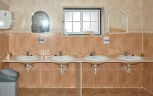 a bathroom with three sinks and a window at Spacious house with mountain view in Vila Fernando in Vila Fernando +40 photos