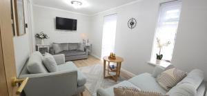 a living room with two couches and a tv at Milton Keynes 3BR Cosy Home, Sleeps 5, Families, Free Parking in Milton Keynes