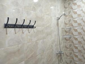 Koupelna v ubytování taghoba surf house + 54 fotografií