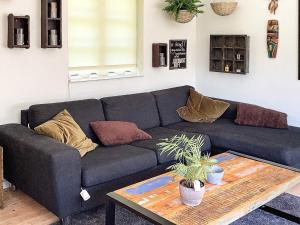 Holiday home Helsinge的休息区
