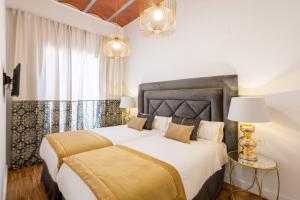 Кровать или кровати в номере BiBo Suites Oro del Darro