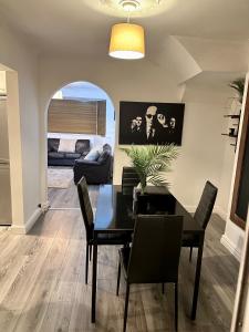 Χώρος καθιστικού στο The comfort House - Cosy 3 Bedroom house +3 φωτογραφίες