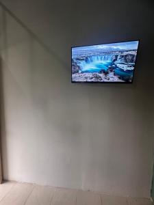 TV in/ali zabaviščno središče v nastanitvi The Jungle Container