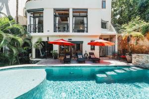 Kolam renang di atau dekat dengan Private 4-Story Oceanside Luxury Vacation Home with 5-Star Personal Concierge