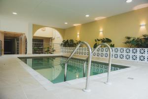 a swimming pool in a house with a swimming pool at Casa Serena in Ibagué