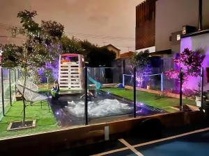 Πισίνα στο ή κοντά στο Victorian Ground FL Apartment, Pool, Sauna & BBall +21 φωτογραφίες