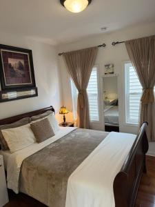 a bedroom with a large bed and two windows at Dayton Dream in Newark